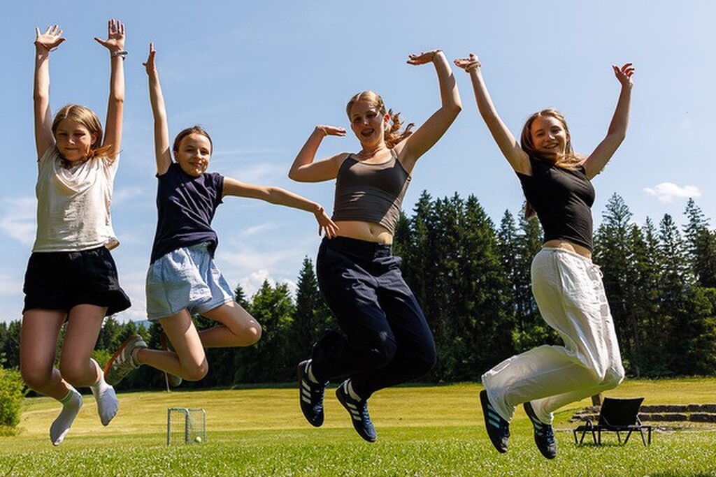 Sommerfreizeiten mit älteren Menschen, Menschen mit Behinderung und Geflüchteten in verschiedenen Städten Deutschlands und Österreichs: die Einsamkeit durch die Freundschaft überwinden