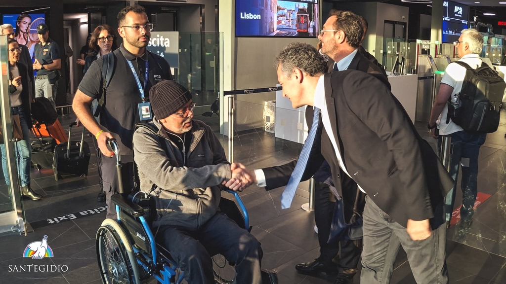 Alfredo Schiavo, all'arrivo a Roma dopo una lunga detenzione in Venezuela: 