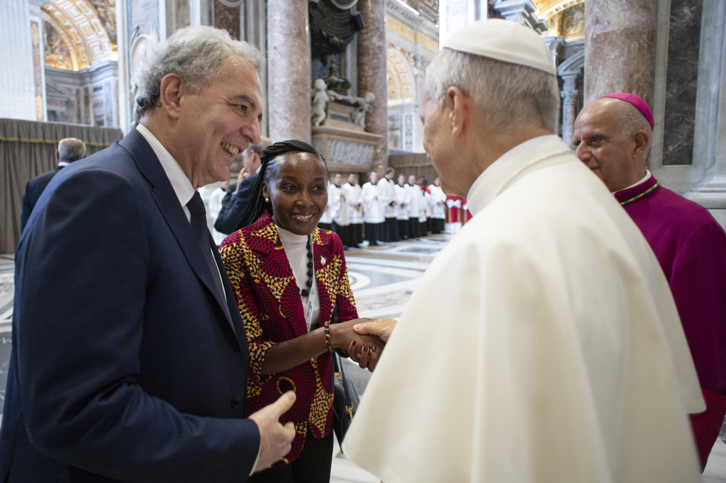 Papa Leone, in occasione del Giubileo dei Movimenti e delle Nuove Comunità, incontra il presidente di Sant'Egidio Marco Impagliazzo e Aline Minani, della Comunità di Goma in Congo
