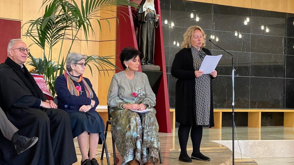 Yuliia Kurochka, profuga ucraina, premiata a Cascia con il Riconoscimento Internazionale Santa Rita, “per aver saputo trasformare la sofferenza in occasione di amore e servizio”