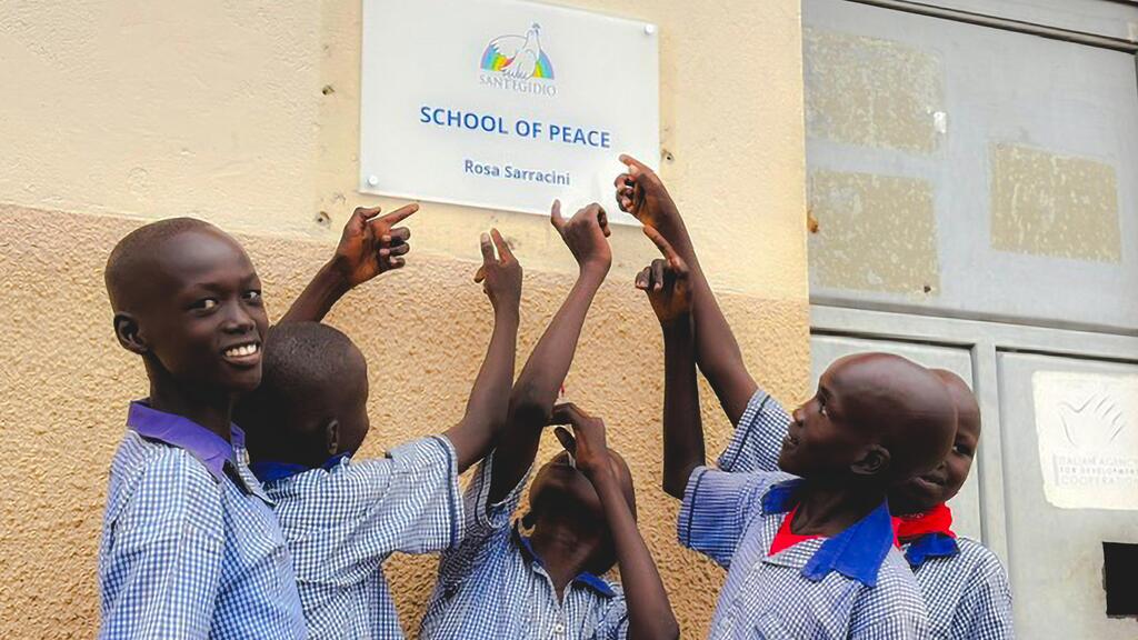 Una Scuola di Pace in mezzo al dolore della guerra. Nel campo profughi di Nyumanzi, un sogno di futuro per i bambini rifugiati del Sud Sudan