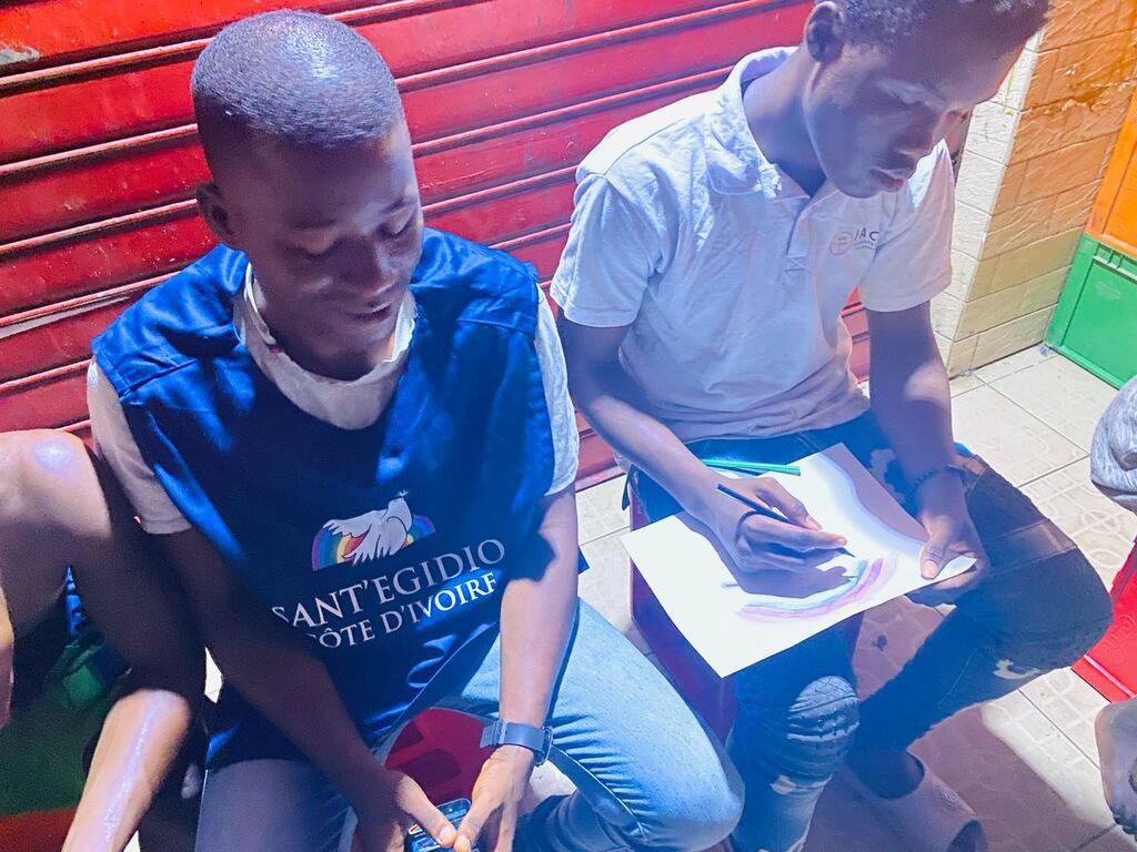 Von Uganda bis zur Elfenbeinküste bauen die Schulen des Friedens in Afrika ein Netzwerk auf, durch das die Kinder lernen, dass 
